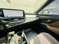 2022 Lexus ES 300h, синий — фото 14