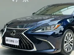2022 Lexus ES 300h, синий — фото 19