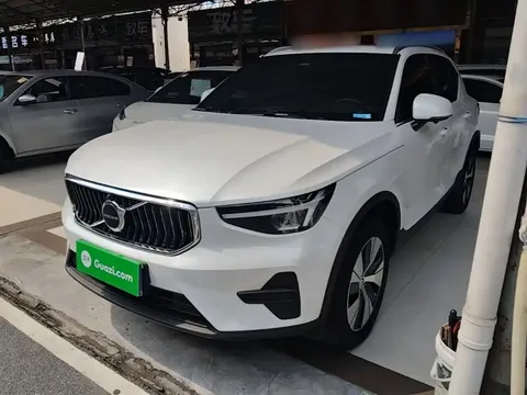 2023 Volvo XC40 Luxury
