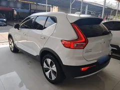 2023 Volvo XC40 Luxury, белый — фото 5