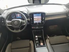 2023 Volvo XC40 Luxury, белый — фото 10