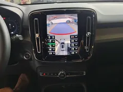 2023 Volvo XC40 Luxury, белый — фото 13