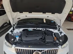 2023 Volvo XC40 Luxury, белый — фото 20