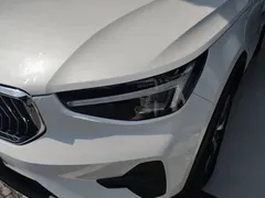 2023 Volvo XC40 Luxury, белый — фото 24