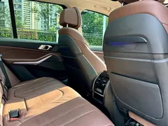 2021 BMW X5 xDrive40i M, чёрный — фото 10