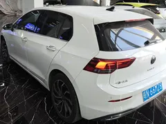 2021 Volkswagen Golf 280TSI DSG 30th Anniversary, белый — фото 4