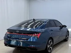 2022 Hyundai Elantra 1.5L CVT LUX Premium, синий — фото 4