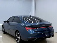 2022 Hyundai Elantra 1.5L CVT LUX Premium, синий — фото 6