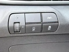 2022 Hyundai Elantra 1.5L CVT LUX Premium, синий — фото 11
