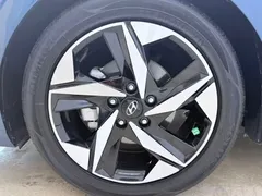 2022 Hyundai Elantra 1.5L CVT LUX Premium, синий — фото 22