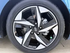 2022 Hyundai Elantra 1.5L CVT LUX Premium, синий — фото 23