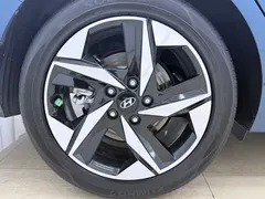 2022 Hyundai Elantra 1.5L CVT LUX Premium, синий — фото 24