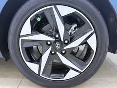 2022 Hyundai Elantra 1.5L CVT LUX Premium, синий — фото 25