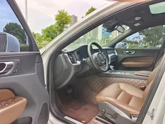 2021 Volvo XC60 4WD Luxury, белый — фото 6