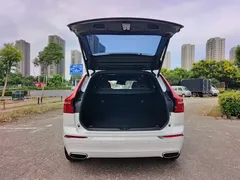 2021 Volvo XC60 4WD Luxury, белый — фото 12