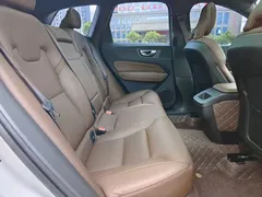 2021 Volvo XC60 4WD Luxury, белый — фото 13