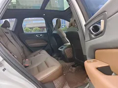 2021 Volvo XC60 4WD Luxury, белый — фото 18