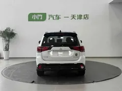 2021 Mitsubishi Outlander 2.0L 2WD 5, белый — фото 5