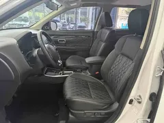 2021 Mitsubishi Outlander 2.0L 2WD 5, белый — фото 12