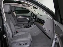 2022 Volkswagen Touareg 3.0TSI Black Sport Package, чёрный — фото 9