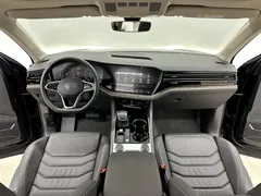 2022 Volkswagen Touareg 3.0TSI Black Sport Package, чёрный — фото 10