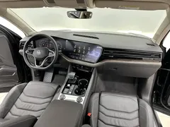 2022 Volkswagen Touareg 3.0TSI Black Sport Package, чёрный — фото 12