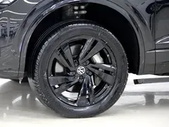 2022 Volkswagen Touareg 3.0TSI Black Sport Package, чёрный — фото 31