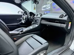2019 Porsche 718 Cayman T 2.0T — фото 5