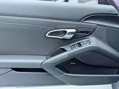 2019 Porsche 718 Cayman T 2.0T — фото 10