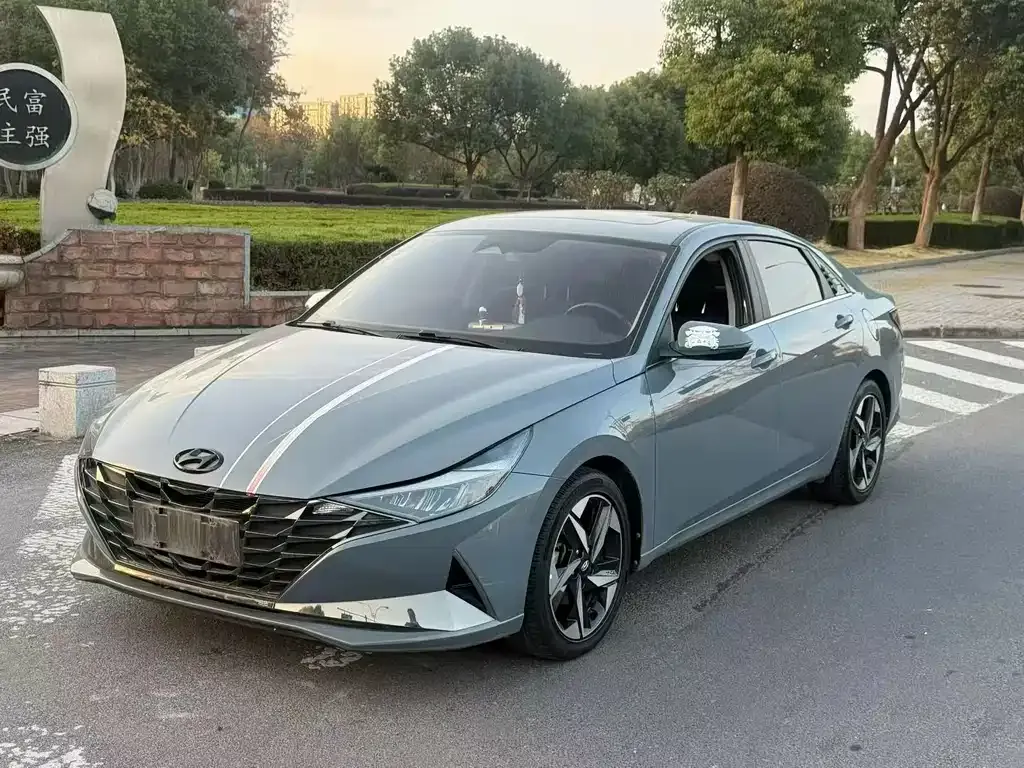 2021 Hyundai Elantra 1.5L CVT LUX Premium