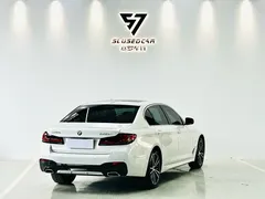 2022 BMW 5 Series 5 530Li M, белый — фото 9