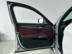 2022 BMW 5 Series 5 530Li M, белый — фото 23