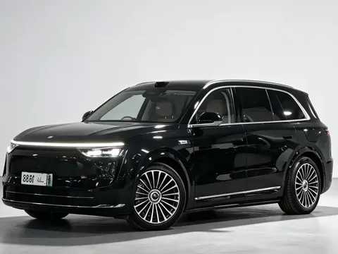 2025 Aito M8 53.4kWh 6 192