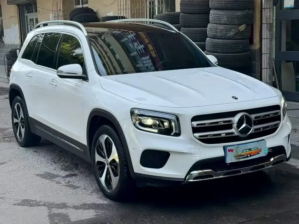2023 Mercedes-Benz GLB 220