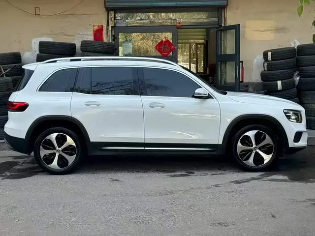 2023 Mercedes-Benz GLB 220