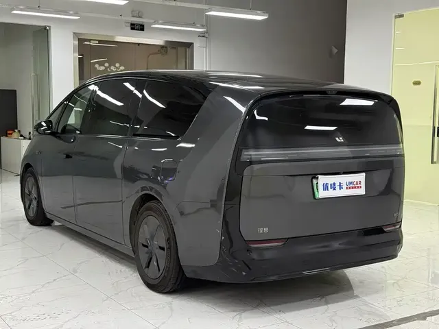 2024 Li Auto MEGA Ultra