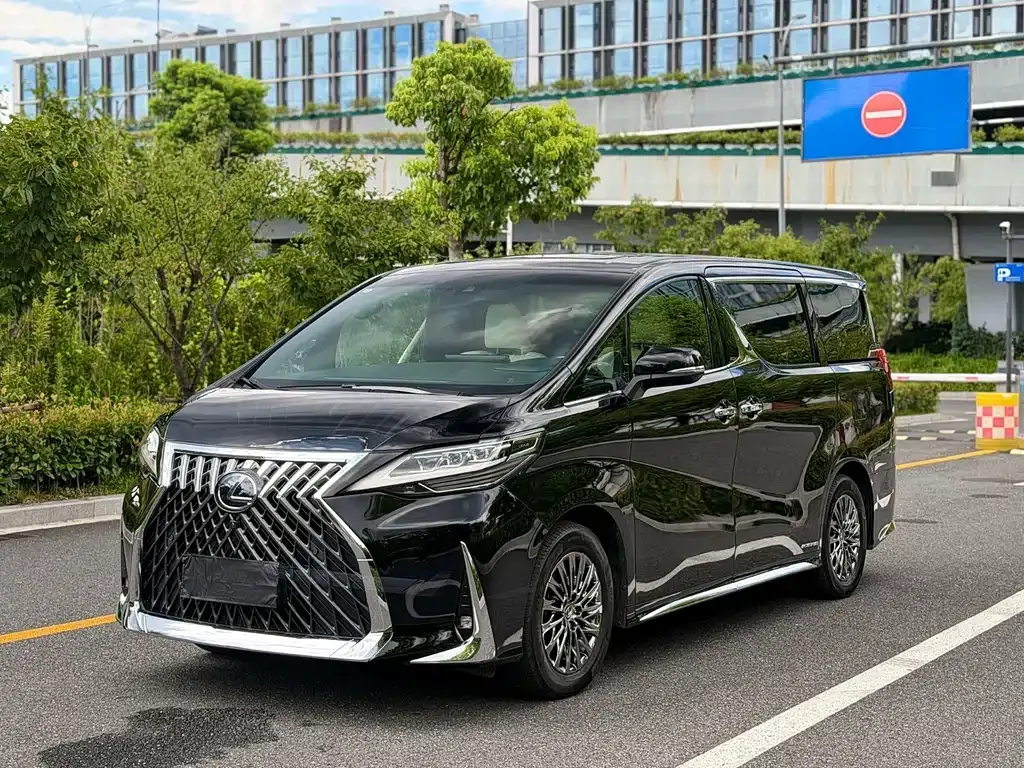 2020 Lexus LM 300h