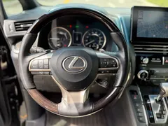 2020 Lexus LM 300h, чёрный — фото 10