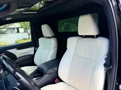 2020 Lexus LM 300h, чёрный — фото 13