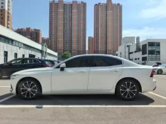 2022 Volvo S60 B4 Luxury, белый — фото 3