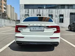 2022 Volvo S60 B4 Luxury, белый — фото 9