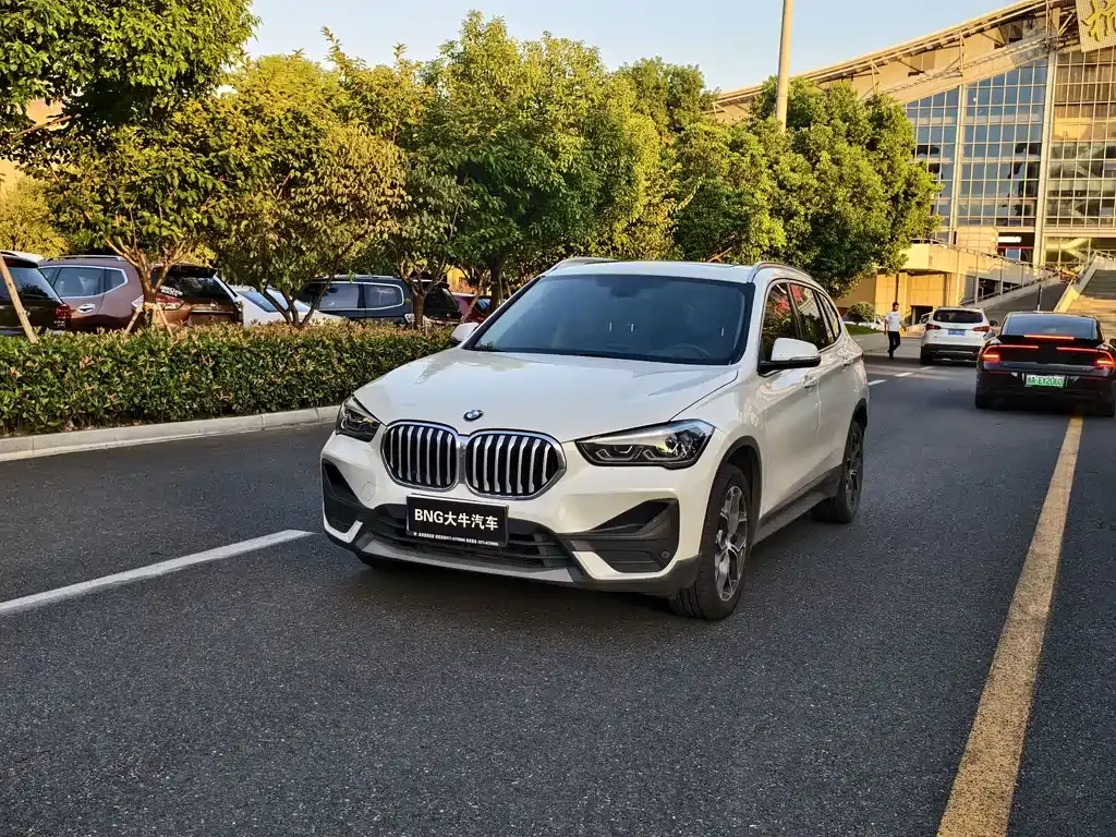 2022 BMW X1