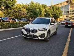 2022 BMW X1, белый — фото 1
