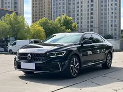 2022 Volkswagen Passat 330TSI Luxury, чёрный — фото 1