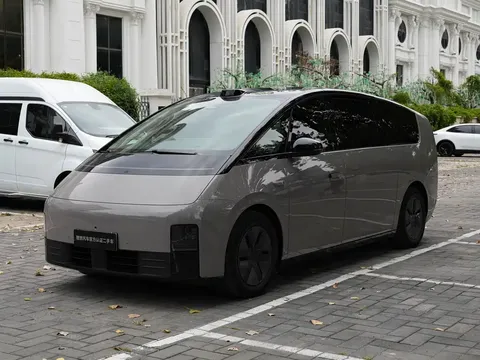 2024 Li Auto MEGA Ultra