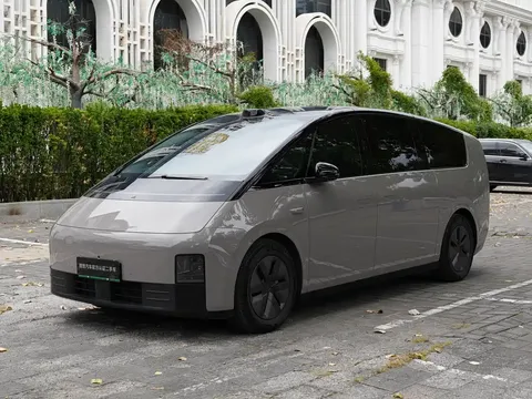 2024 Li Auto MEGA Ultra