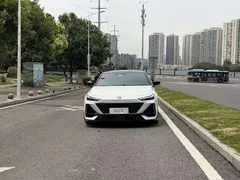 2023 Changan UNI-V 1.5T Premium, белый — фото 2