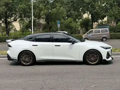 2023 Changan UNI-V 1.5T Premium, белый — фото 3