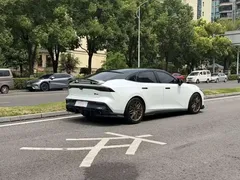 2023 Changan UNI-V 1.5T Premium, белый — фото 22