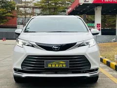 2023 Toyota Sienna 2.5L Hybrid Luxury, белый — фото 3